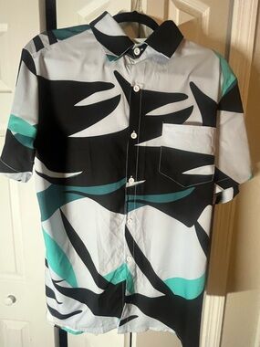 SHEIN men’s short sleeved button down shirt size Large in white, black & teal